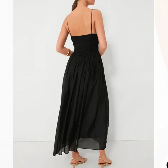 Black Sleeveless V-Neck Maxi Dress
MOON RIVER - Picture 4 of 9